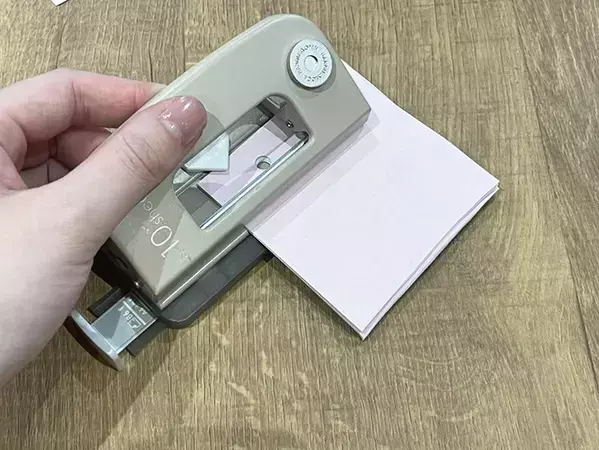 裏紙メモを束ねるなら…　輪ゴムとゼムクリップで試してみると使い勝手抜群に！