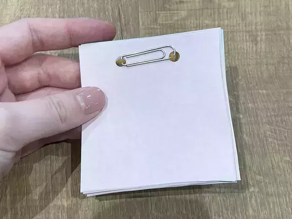 裏紙メモを束ねるなら…　輪ゴムとゼムクリップで試してみると使い勝手抜群に！