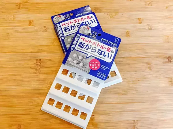 もう転がらない！　タンブラーやスプレー缶が収納できて「ストレス減った！」【ダイソーの110円マット】