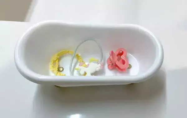 ダイソーで見つけた『小さなバスタブ』　家中に置くと…「シンデレラフィット！」
