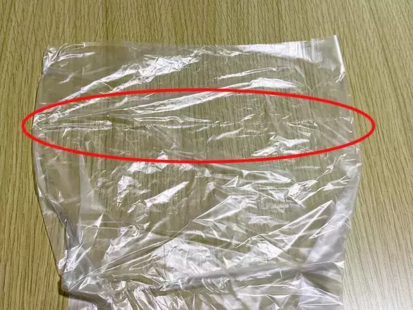 ポリ袋の口を結ばずに閉じる方法　爪を使った裏ワザに「便利でビックリ」