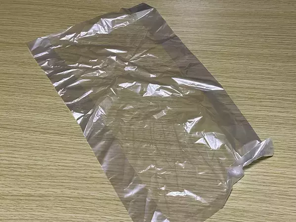 ポリ袋の口を結ばずに閉じる方法　爪を使った裏ワザに「便利でビックリ」