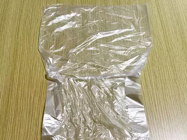 ポリ袋の口を結ばずに閉じる方法　爪を使った裏ワザに「便利でビックリ」