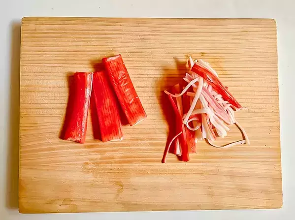 レンチンしたブロッコリーとカニカマを…　簡単5分の副菜が「茎までペロリ！」