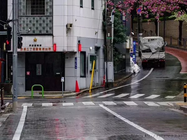 傘を買いたいけど、コンビニがない！　交番で傘は借りられる？【元警察官が解説】
