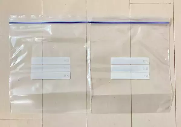 ジッパー袋2枚を組み合わせて！　大容量ボトルを収納する手順