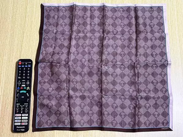 【30秒ででき上がり】外出前にサッと作れる！　針も糸も不要なハンカチポーチの作り方