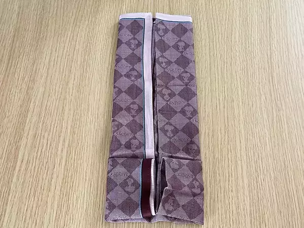 【30秒ででき上がり】外出前にサッと作れる！　針も糸も不要なハンカチポーチの作り方