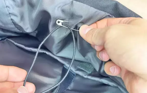 ヘアゴムで解決！　トートバッグの中で水筒が倒れない裏ワザを試してみた