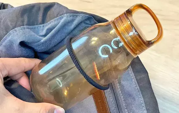 ヘアゴムで解決！　トートバッグの中で水筒が倒れない裏ワザを試してみた