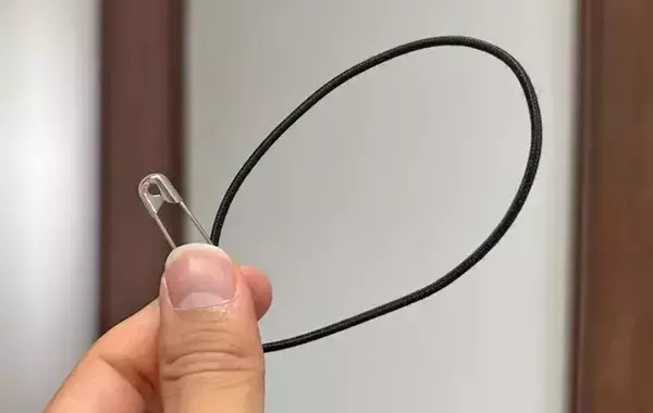 ヘアゴムで解決！　トートバッグの中で水筒が倒れない裏ワザを試してみた