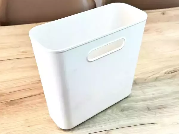 探す手間ゼロに！　無印良品の『薄型収納ケース』で作る吊るす水筒＆小物整理術