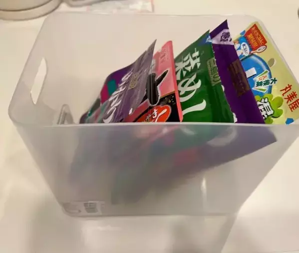 「頭いい」「スッキリした」　100均『ハンカチスタンド』の使い道に感動！