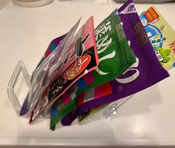 「頭いい」「スッキリした」　100均『ハンカチスタンド』の使い道に感動！