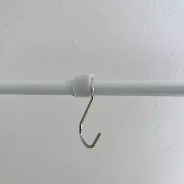 ビニール傘の持ち手に巻きつけると？　無印『結束テープ』の活用法に「すぐ真似します」