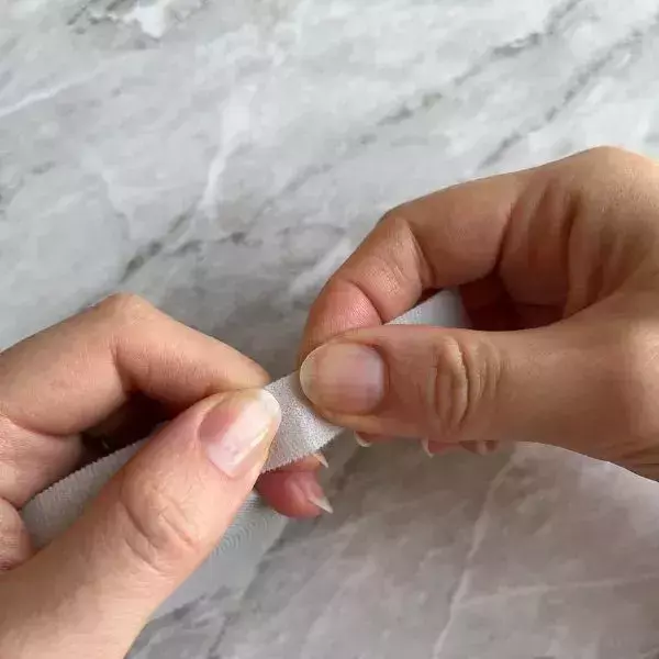 ビニール傘の持ち手に巻きつけると？　無印『結束テープ』の活用法に「すぐ真似します」