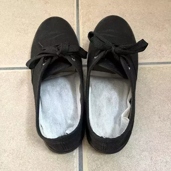 使い終わったカイロを靴に入れると？　意外な効果に「知らなかった」「早速試す」