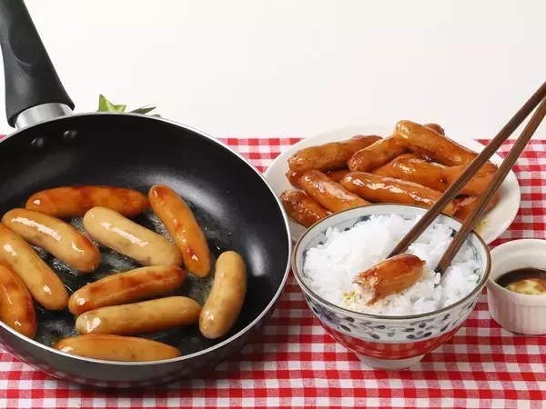 フライパンで焼く『ウインナー』に「まさか」「口に入れちゃう」 正体は？