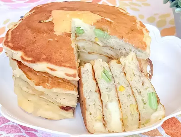 食べた子供が「いつもと違う」と喜んだ！　パンケーキの真ん中に入れたのは？