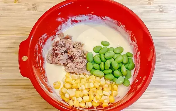 食べた子供が「いつもと違う」と喜んだ！　パンケーキの真ん中に入れたのは？