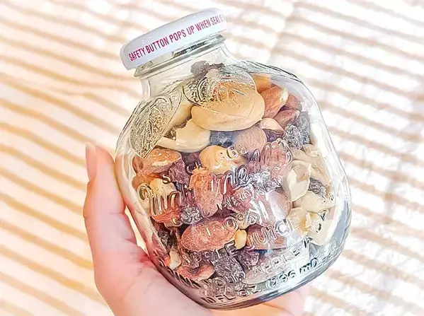 りんごジュースの空瓶　思わぬ活用法に「売り物みたい」「もっとほしい」