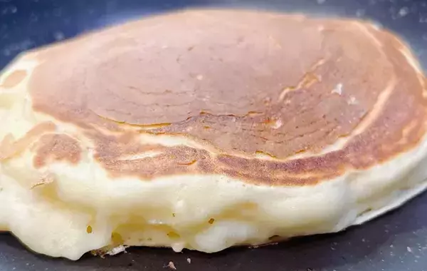 【比較】牛乳の代わりにヨーグルトを混ぜるだけ！　ホットケーキの簡単ふわふわアレンジ