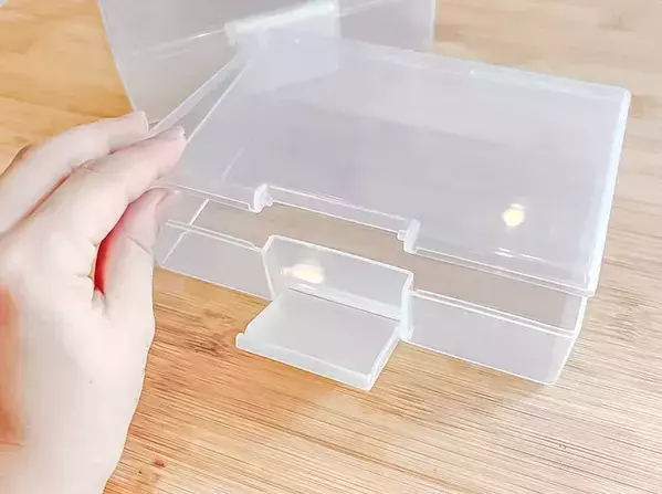 ダイソーで買った『はがき整理ケース』　思わぬ活用法に「パッと取り出せた」