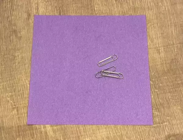 作業時間は5分ほど！　折り紙1枚で事務用のクリップを『おしゃれ』に見せる作り方