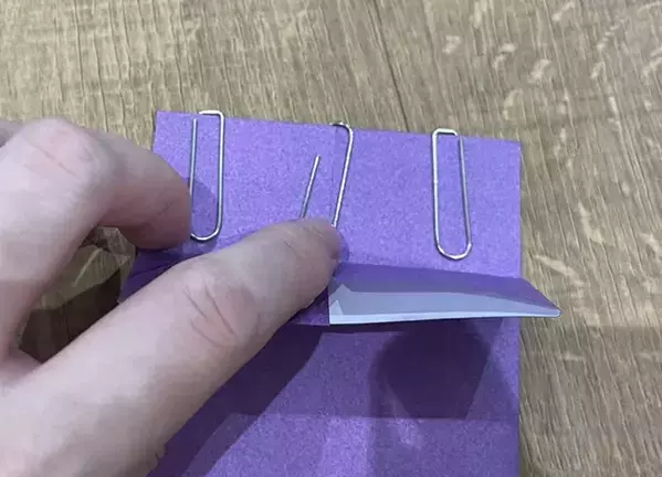 作業時間は5分ほど！　折り紙1枚で事務用のクリップを『おしゃれ』に見せる作り方