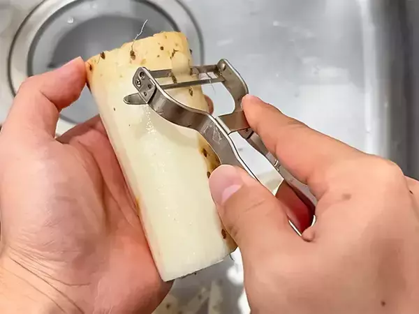 すりおろし器いらず！　簡単にとろろを作る方法に「もうかゆくならない」