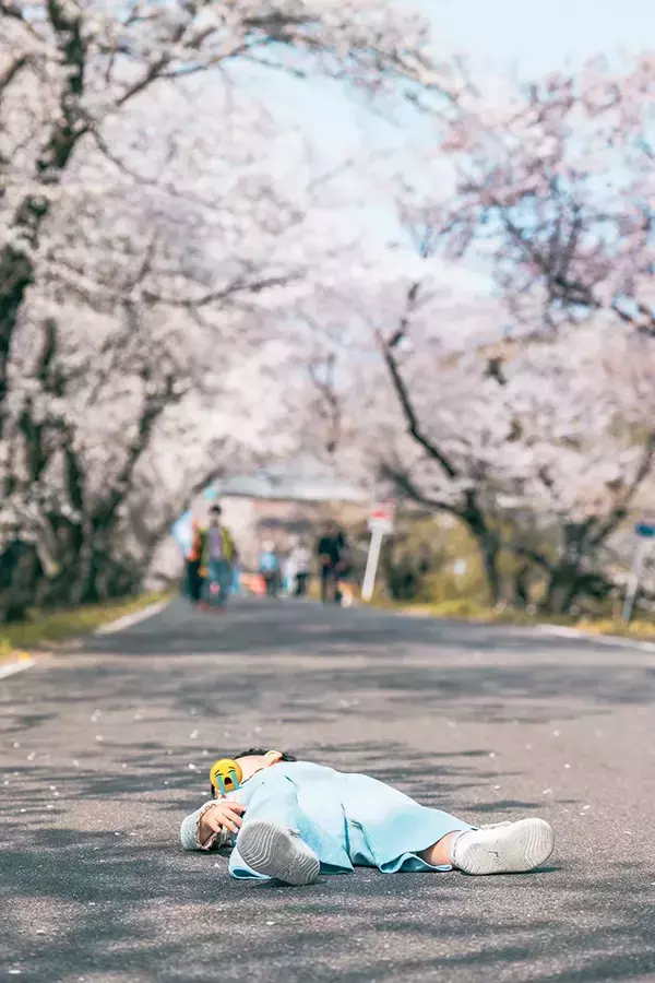 1歳児が『イヤイヤ』を発動した場所が…　「ギャップに笑った」「春ですねぇ」