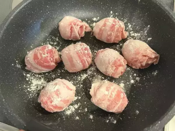 薄切り肉を『3枚』重ねて焼くと？　できあがった料理に「箸が止まらない」「絶対作る」