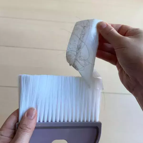 「もっと早く知りたかった」　ほうきにテープを貼る掃除法に「賢い」「早速試す」