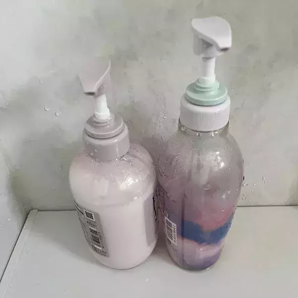 S字フックを『縦』に連結すると？　意外な収納テクに「コレは賢い」「早速試したい」