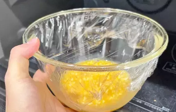 牛乳とマヨネーズを混ぜるだけ！　時短ワザに「フライパンいらず」【レンチン卵レシピ】