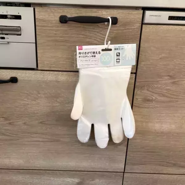 100均の手袋を『S字フック』に引っ掛けると？　思わぬ発想に「コレが正解」「天才かよ」