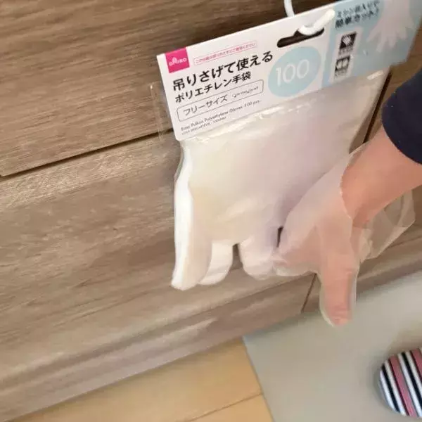 100均の手袋を『S字フック』に引っ掛けると？　思わぬ発想に「コレが正解」「天才かよ」