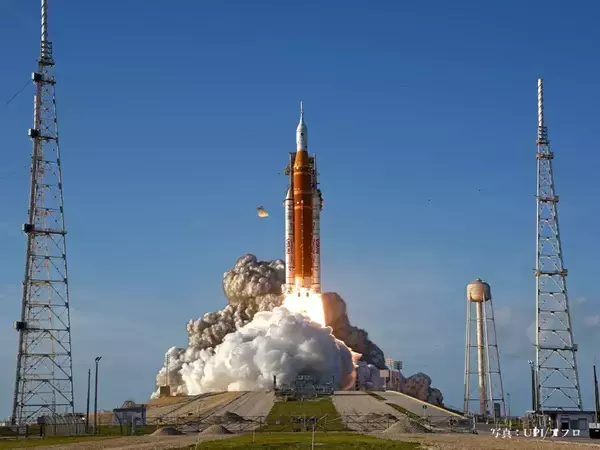 NASA、月へ向かう有人宇宙船を打ち上げ！　『アポロ計画』以来、約53年ぶりに人類が月へ