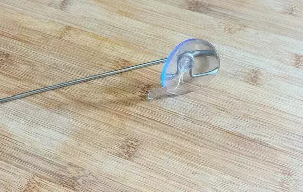 ちょっとした隙間を有効活用！　セリアのタオルバーが「家中に貼りたい」