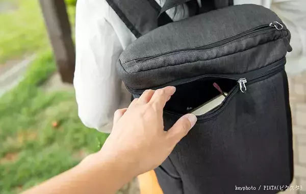 防犯の観点で最強のバッグは？　元警察官が出した「意外な答え」とは