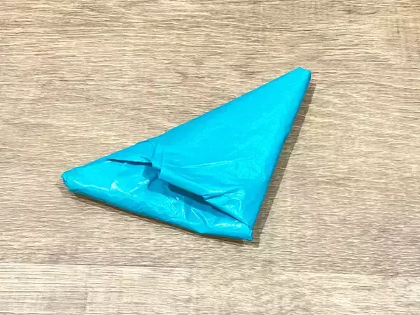 話題の『トートバッグ折り』を検証　『三角折り』より便利なレジ袋の畳み方手順