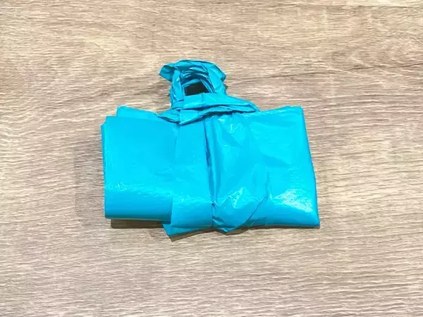 話題の『トートバッグ折り』を検証　『三角折り』より便利なレジ袋の畳み方手順