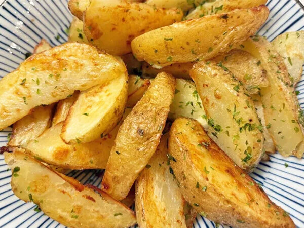 【15分で作れる】アイラップとレンジで作る『揚げないポテト』に「子供がおかわり」「皿が空になった」