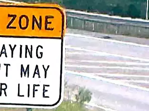 「クイズを続けてください」　道路標識の一文に思わず目を疑う