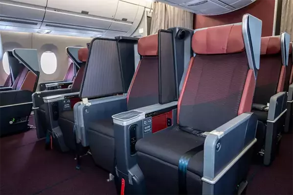 席が広いだけじゃない！　飛行機のクラス、1つだけ上げると何ができる？【JALに取材】