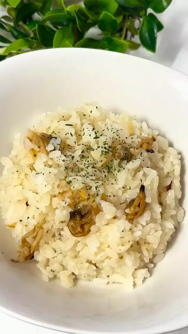 「絶対にうまい…」「ラクチンすぎる！」　パスタソースで作る炊き込みご飯レシピに、称賛の声