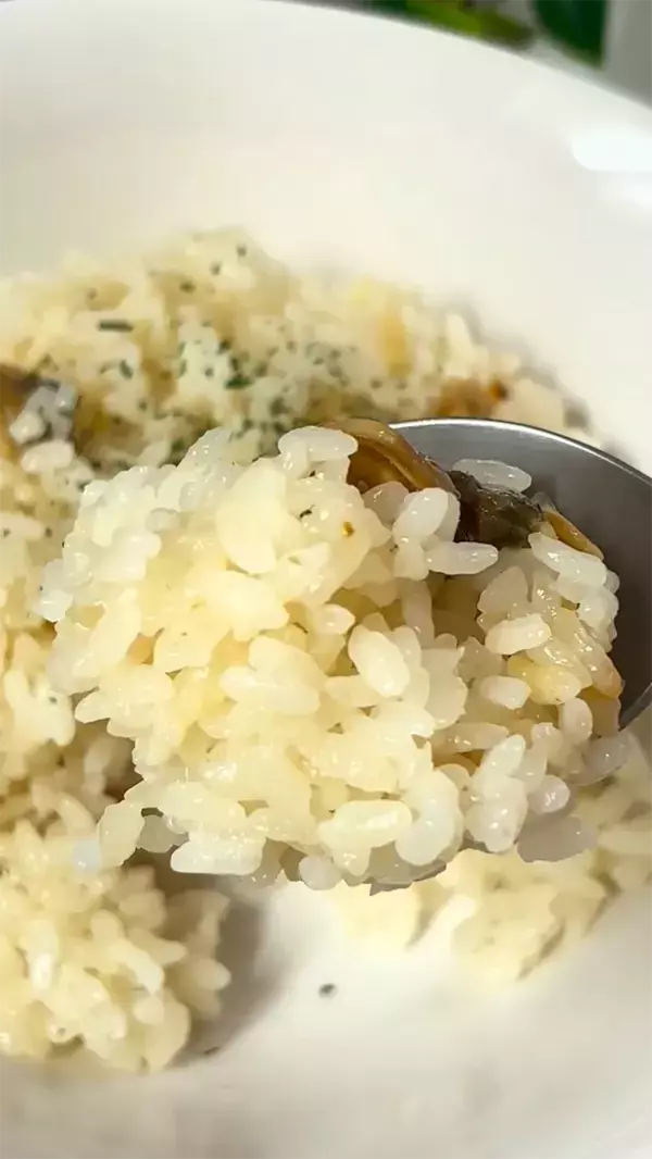 「絶対にうまい…」「ラクチンすぎる！」　パスタソースで作る炊き込みご飯レシピに、称賛の声