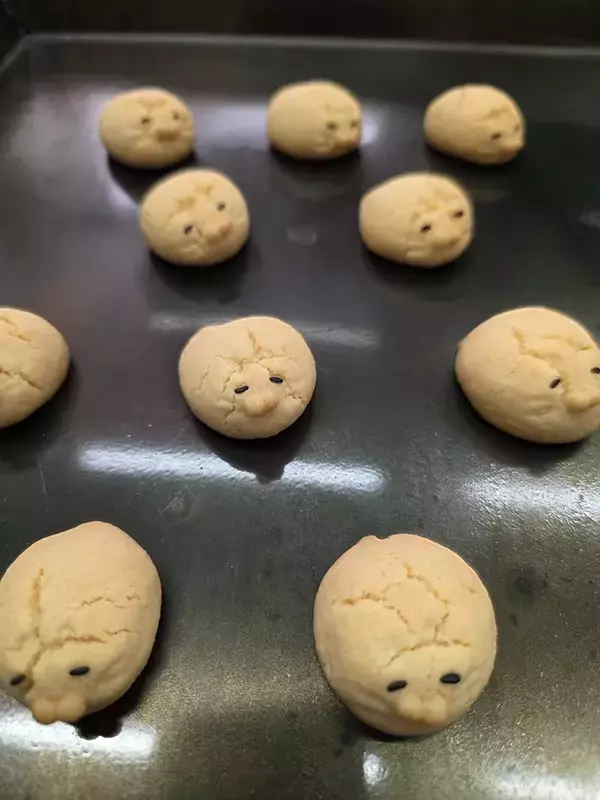 かわいらしい『アザラシ』のクッキー　オーブンで焼くと？「笑った」「これはこれで好き」