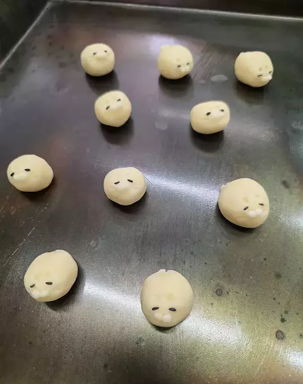 かわいらしい『アザラシ』のクッキー　オーブンで焼くと？「笑った」「これはこれで好き」