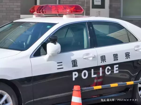 三重県警察が報告！『犬のおまわりさん』を任された犬の姿に「凛々しいけどかわいい」「任せろって言ってる」